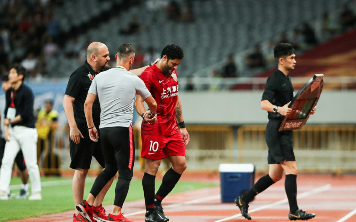 菲尼克斯太阳训练开放日，关键时刻扳平良机引欢呼，亚冠在即，身体对抗强度拉满的简单介绍