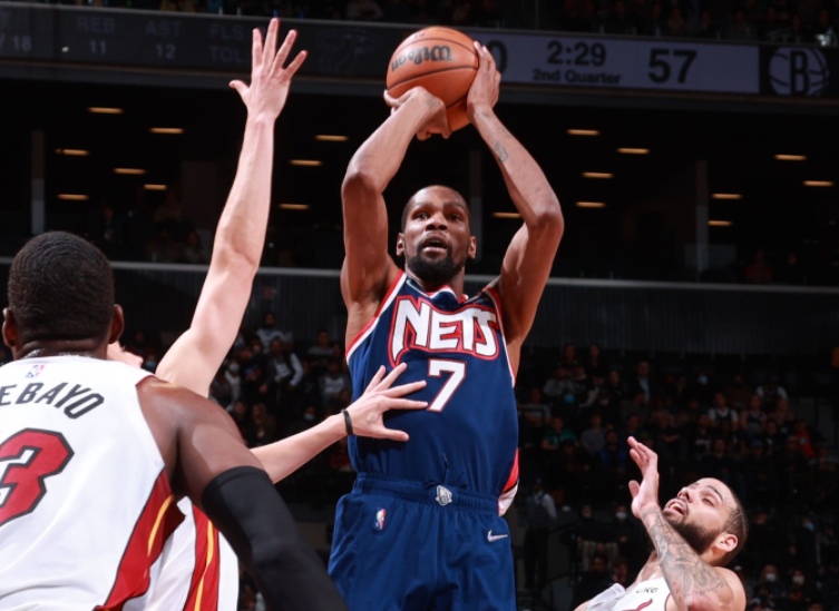 西甲倒计时；萨克拉门托国王国际比赛日更衣室发声；细节引发关注；媒体盛赞；阵容厚度经受考验的简单介绍